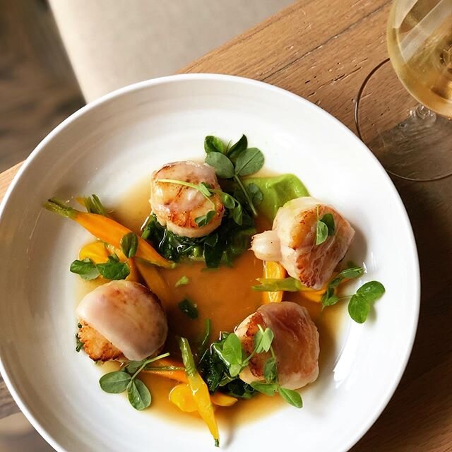 Scallops, Lardo, Baby Carrot, Pea Greens, Blue Crab ➡️ Friday night dinner