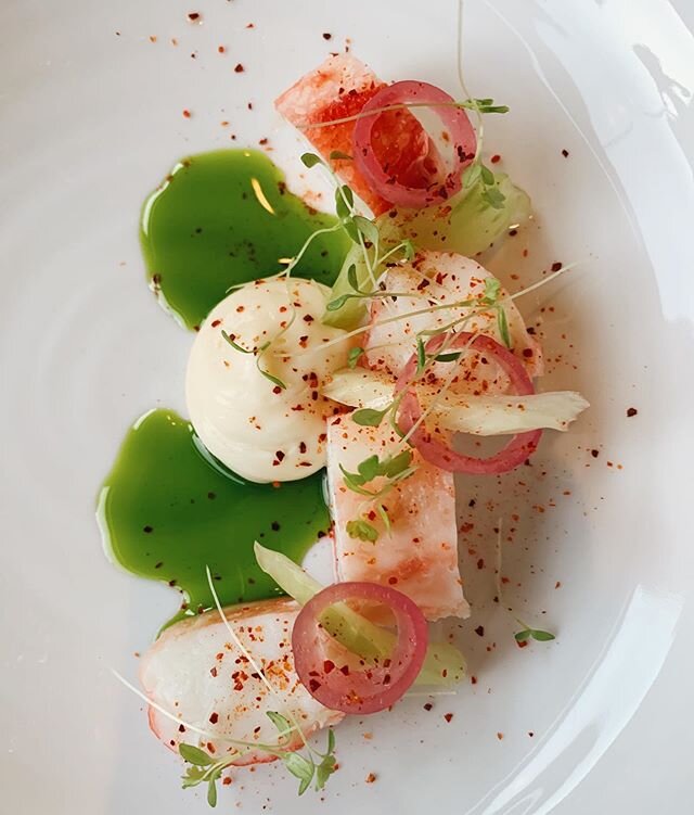 We’re channeling summer with this gorgeous dish. King Crab with meyer lemon, espelette, and celery, available on our tasting menu!
•
•
•
•
•
•
•
•
#menton #finedining #tastingmenu #bostonfood #bostonfoodies #igersboston #bostonbites #boston #fortpoint #seaportfood #seaportboston #southend #southendboston #barbaralynch #barbaralynchfood  #kingcrab #meyerlemon #espelette