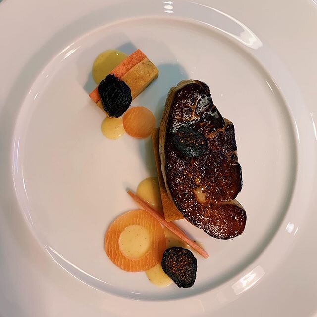 Pure bliss. Seared Foie Gras with pink lady apple, cinnamon cap mushroom, & slow roasted fig ✨
•
•
•
•
•
•
•
•
#menton #finedining #tastingmenu #bostonfood #bostonfoodies #igersboston #bostonbites #boston #fortpoint #seaportfood #seaportboston #southend #southendboston #barbaralynch #barbaralynchfood  #foiegras #foie