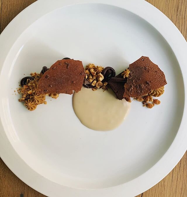 Coffee + chocolate = heaven 😍 Our Dine Out Boston dessert is a must-try! Chocolate Espresso Mousse with cocoa nib & hazelnut
•
•
•
•
•
•
•
•
#menton #finedining #tastingmenu #bostonfood #bostonfoodies #igersboston #bostonbites #boston #fortpoint #seaportfood #seaportboston #southend #southendboston #barbaralynch #barbaralynchfood #chocolate #espresso #mousse #cocoanib #hazelnut